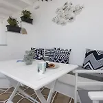 Διαμέρισμα Miles Away Luxury