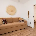 Διαμέρισμα Miles Away Luxury